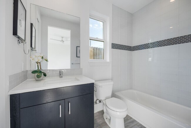 Building Photo - 7327 Shadyvilla Pointe Dr