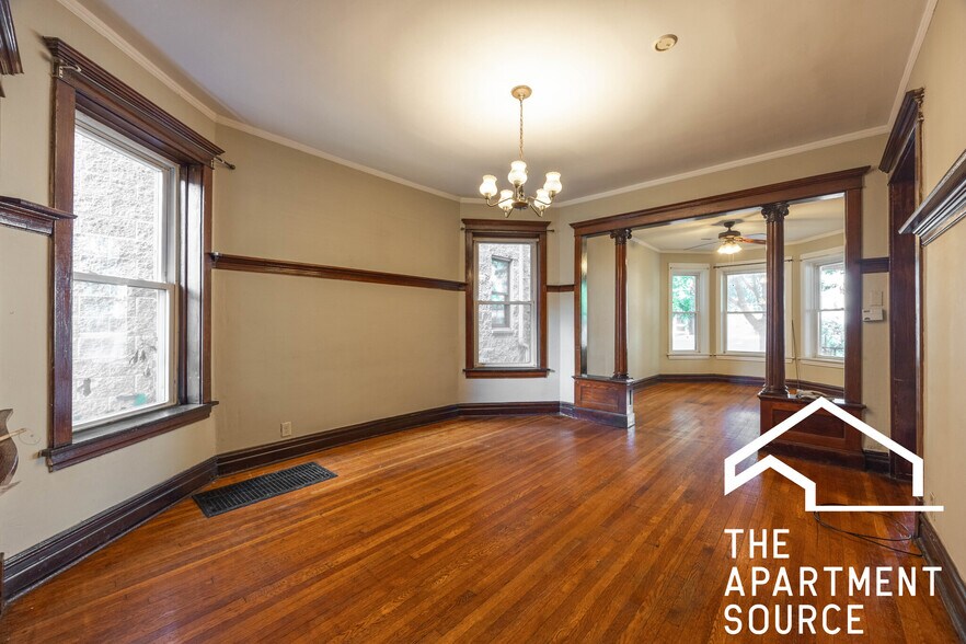 Primary Photo - 1631 N Mozart St