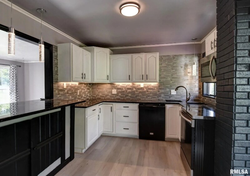 Building Photo - 26 Sandcreek Dr