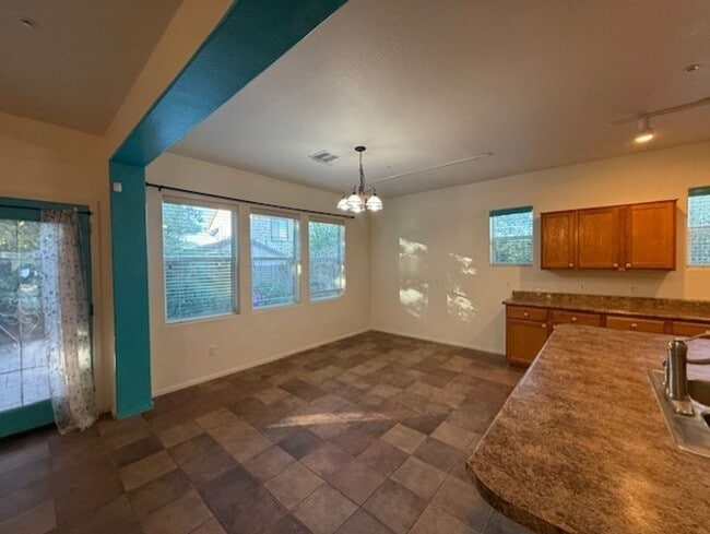 Building Photo - Reduced!!!  Beautiful 2-bedroom 2 Bath with Den in Mountain Gate Contact Property Pros
