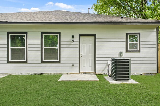 Building Photo - 4338 Brinkley St