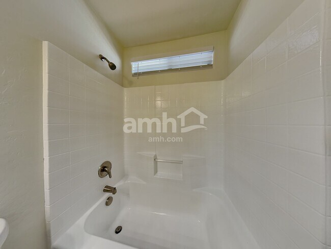 Building Photo - 11409 W Davis Ln