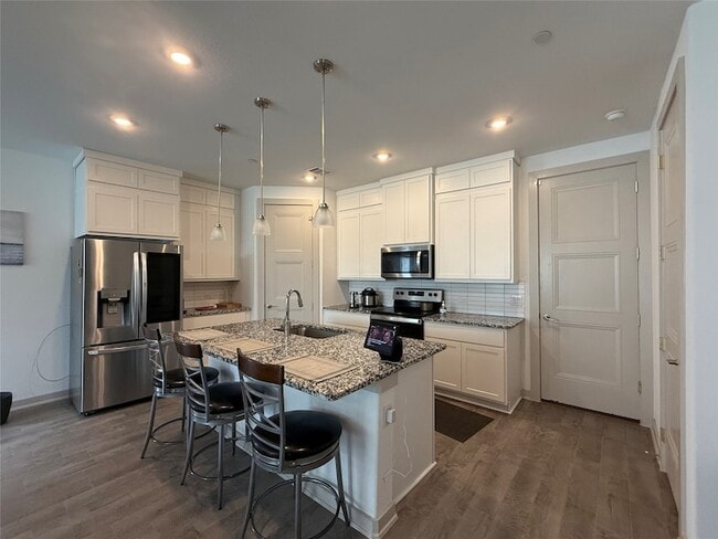 Building Photo - 555 Eiseley Dr