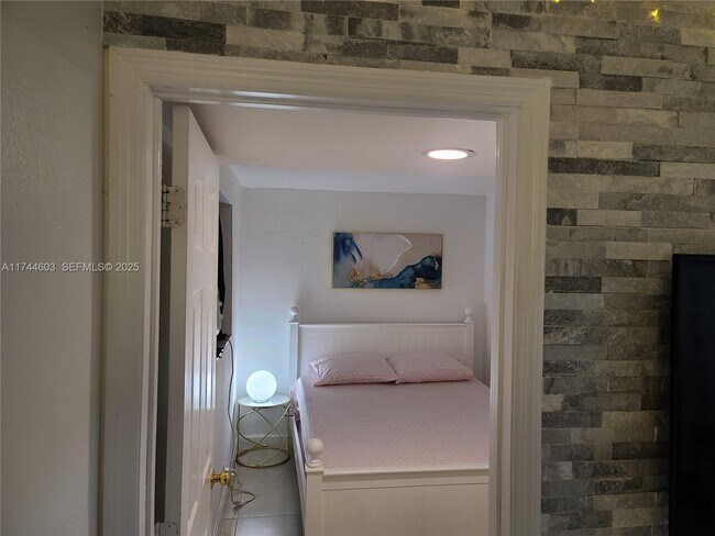 Building Photo - 2242 Liberty St