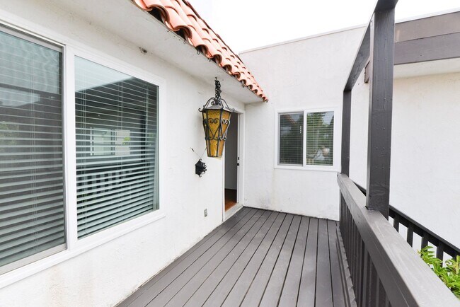 Building Photo - 248 Avenida Del Poniente