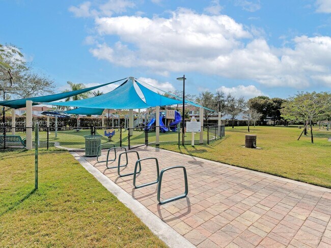 Building Photo - 11512 NW 48th Terrace