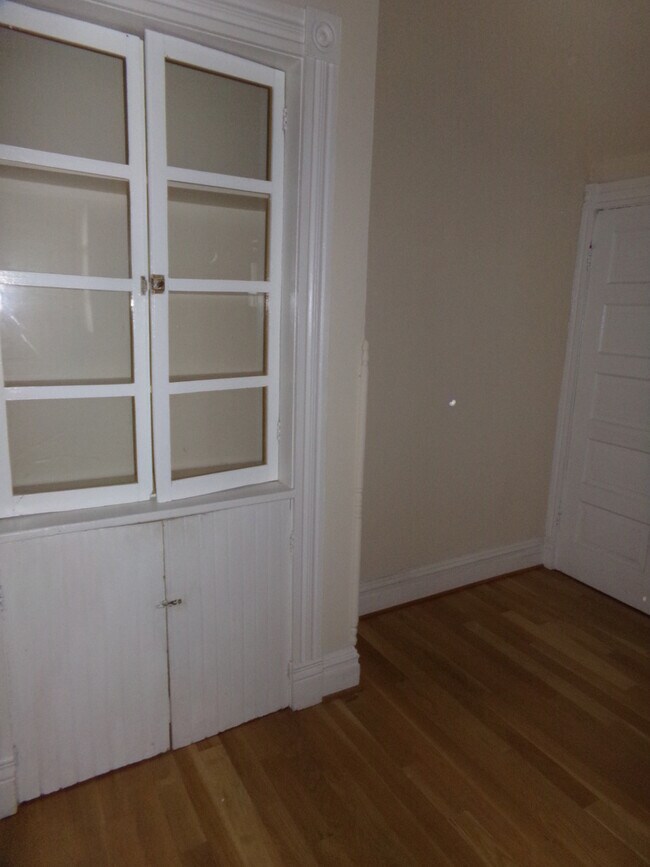 Building Photo - FLOY2107