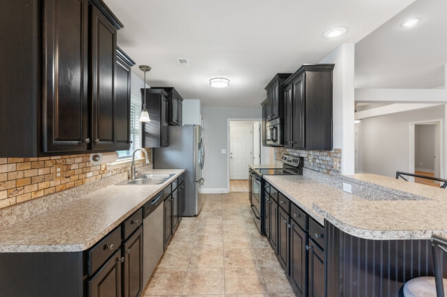 Building Photo - 323 Harbor Glen Dr SW