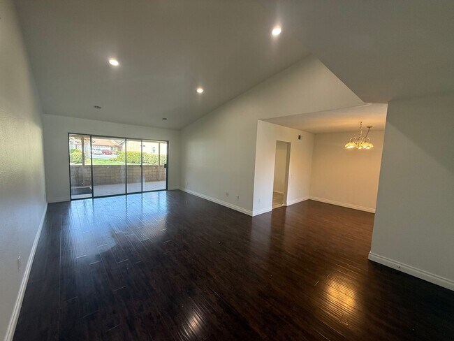 Building Photo - Lots & Lots of Space
