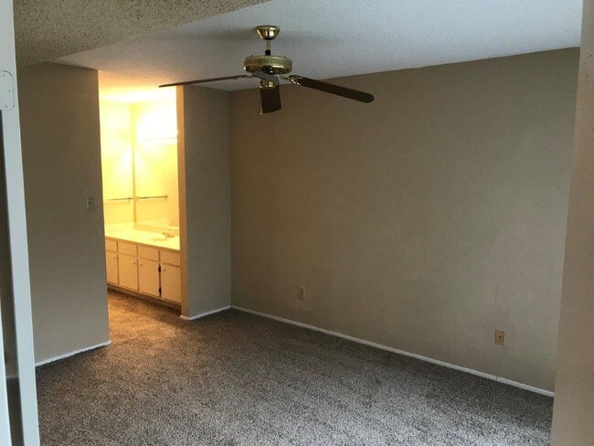 Building Photo - 11983 Bob White Dr