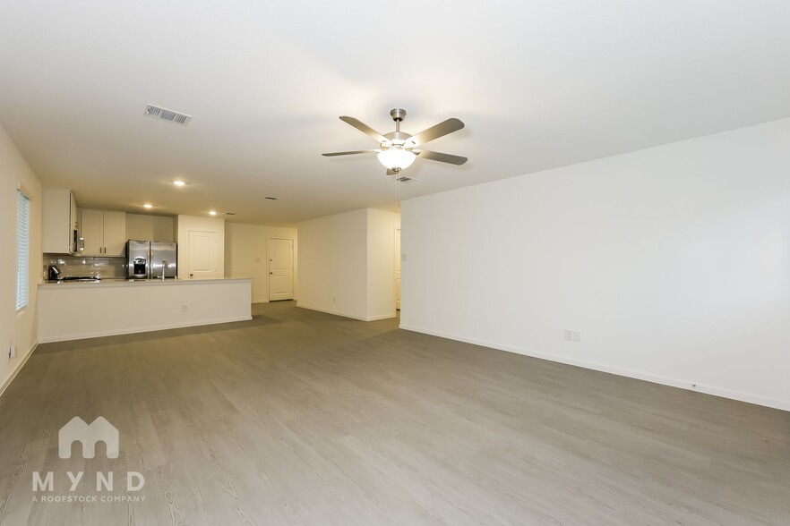 Building Photo - 2744 Ctr Crk Ln