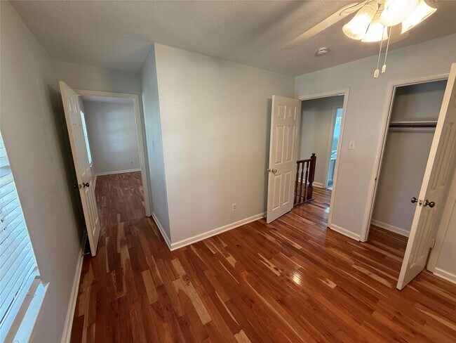 Building Photo - 4330 Meadow Springs Dr