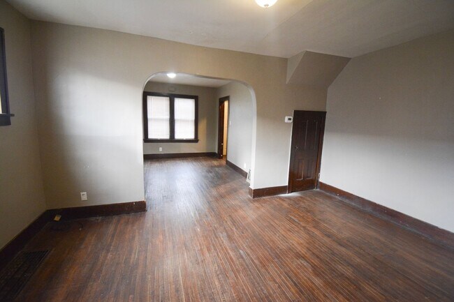 Building Photo - 231-233 S Pearl St