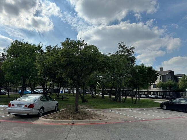 Building Photo - 2320 Gracy Farms Ln