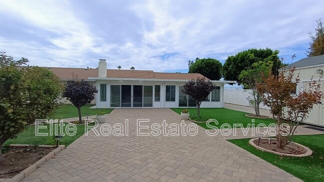 Building Photo - 255 Camino Del Cerro Grande