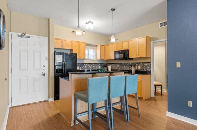 Building Photo - Piazza Condo - Fully Furnished 2bd/2ba - S...