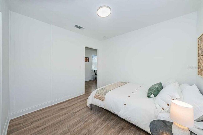Building Photo - 1233 Sedeeva Cir S