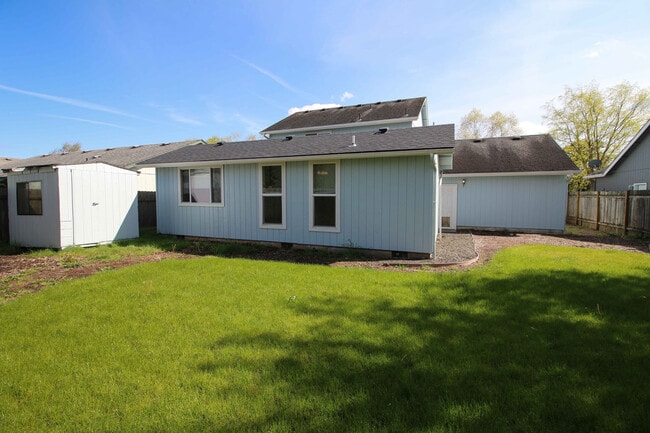 Building Photo - Fantastic 4-Bedroom, 3.5-Bath Home In Great Neighborhood!