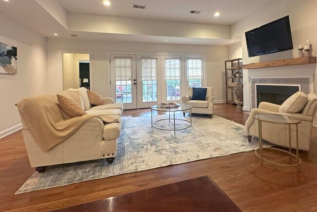 Building Photo - 3815 Montclair Dr