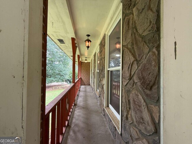 Building Photo - 3155 Oak Dr