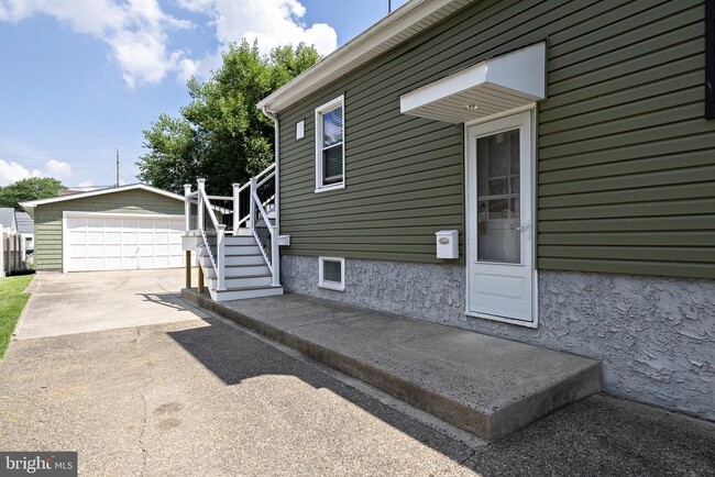 Building Photo - 129 5th Ave