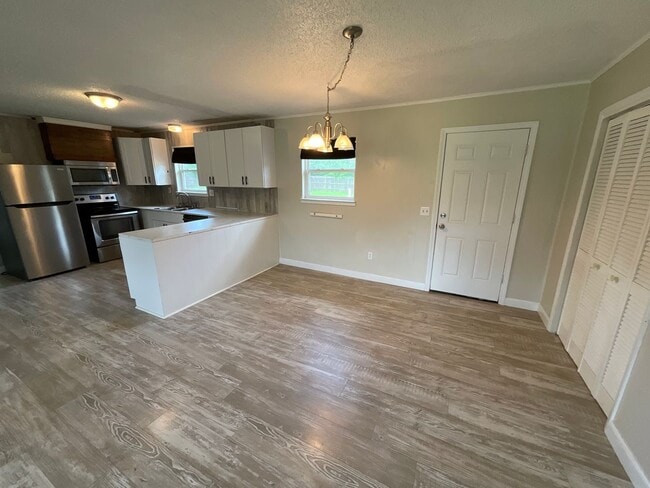 Building Photo - Spacious 3/2 Brick Home in Dogwood Heights with Fenced Back Yard