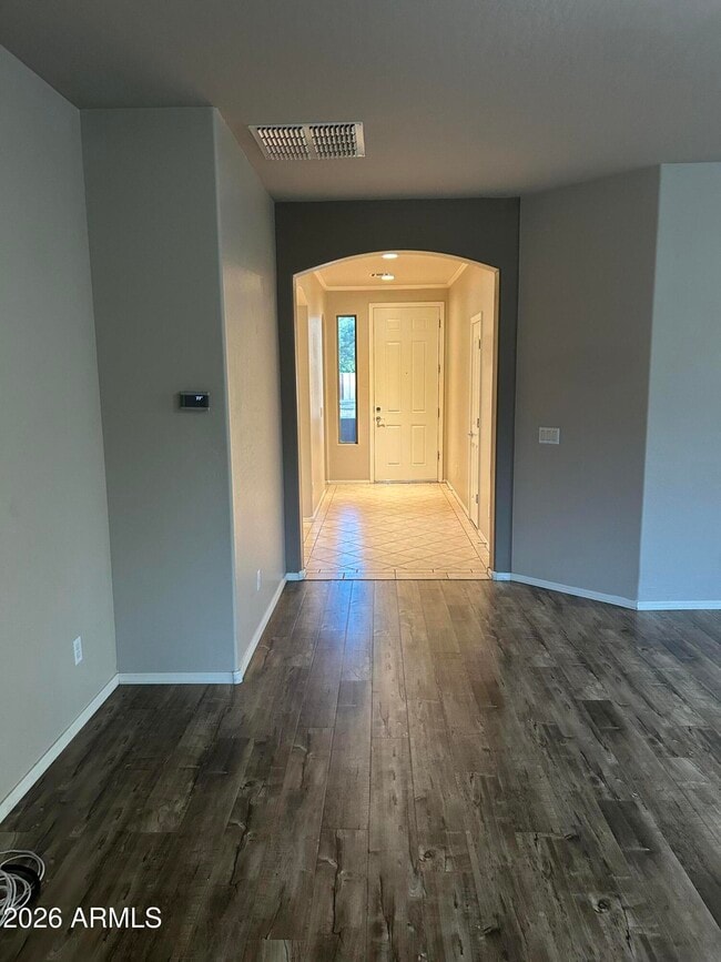 Building Photo - 2111 E Yellowstone Pl