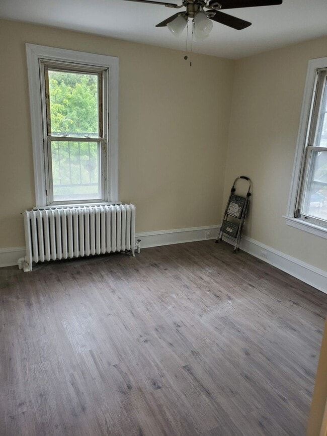 Building Photo - 2213 Mt Carmel Ave