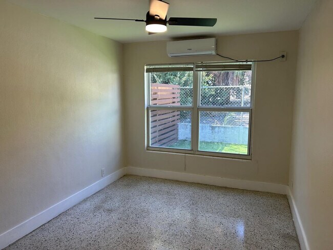 Building Photo - 709 8th St