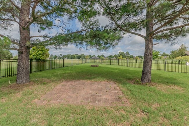 Building Photo - 4 BR Farmington Home!
