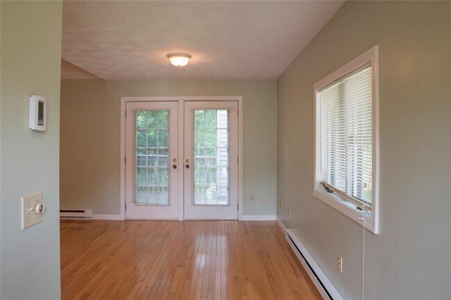 Building Photo - 2840 Hartford Ave