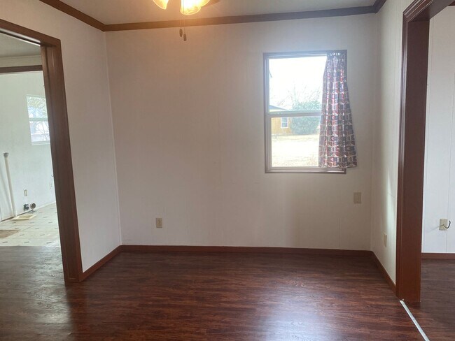 Building Photo - 2 BEDROOM COUNTRY LIVING