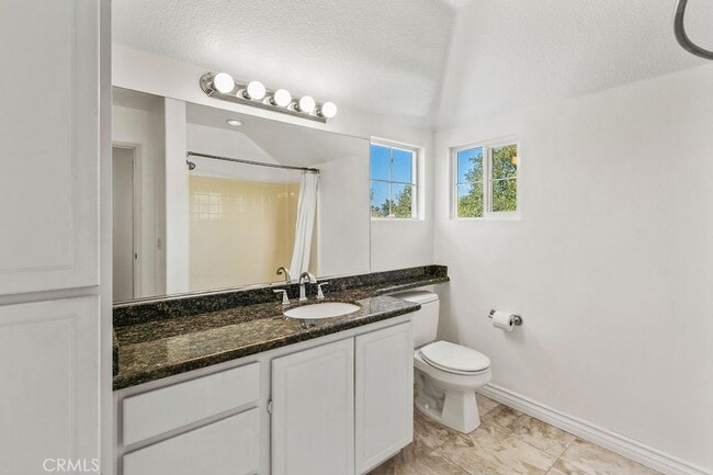 Building Photo - 3 Amesbury Ct