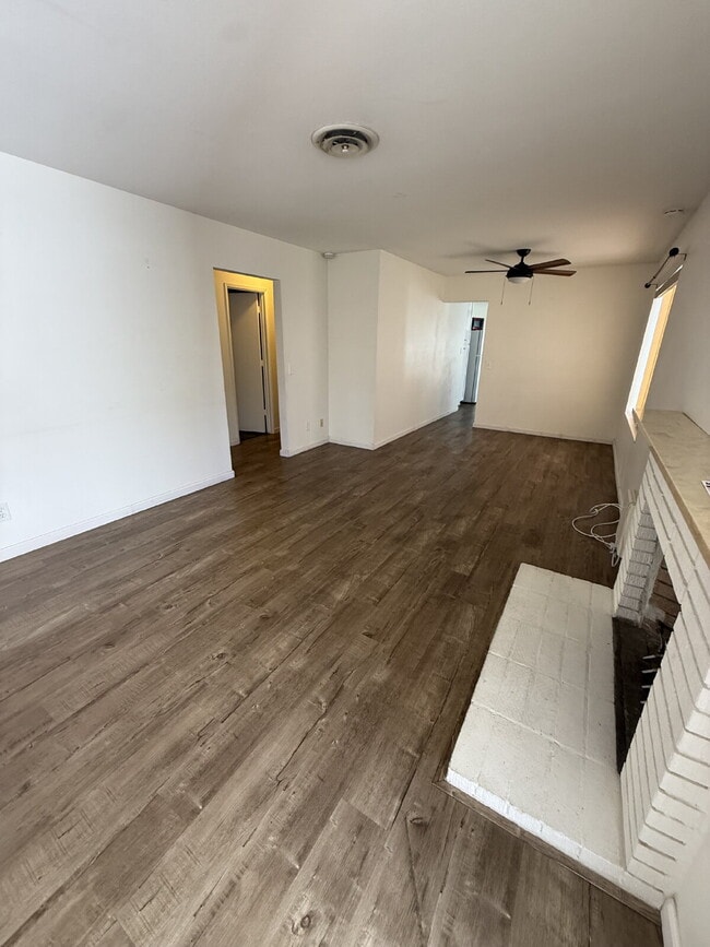 Building Photo - Solar savings on energy. 3rd bonus room.   2 Car Garage, Private Yard, Spacious upgraded interior...
