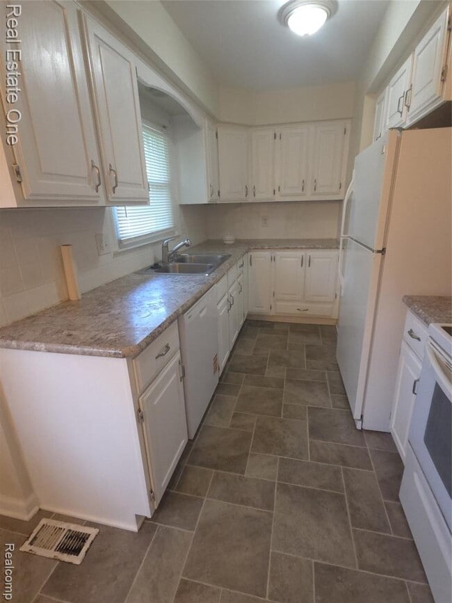 Building Photo - 23654 Whitley Dr
