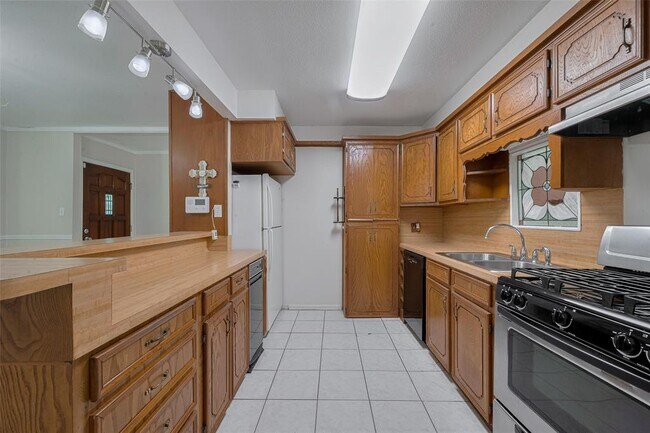 Building Photo - 9922 Carlow Ln