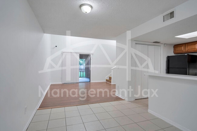Building Photo - 7621 Melissa Ct N