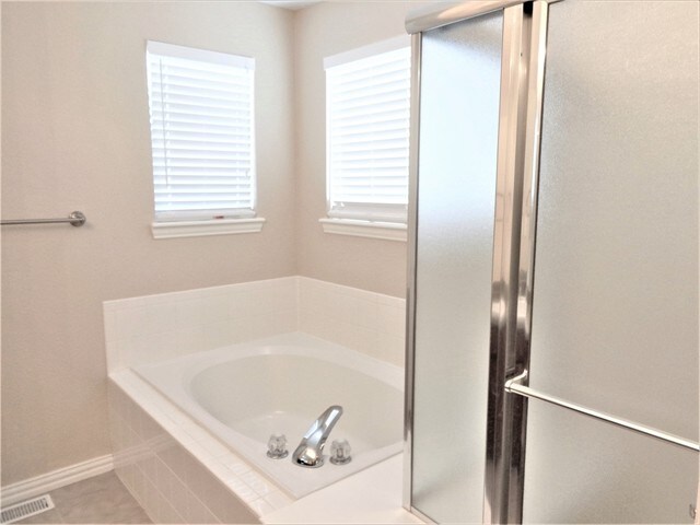 Building Photo - 2828 S Killarney Way