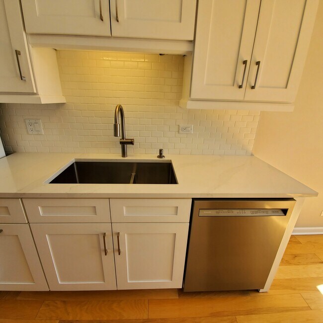 Building Photo - 122 White Branch Ct