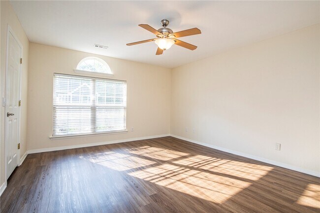 Building Photo - 2 Watling Ln