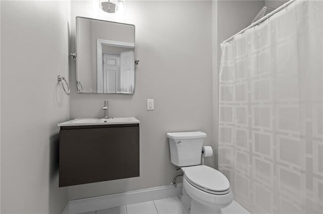 Building Photo - 106 E Mill St