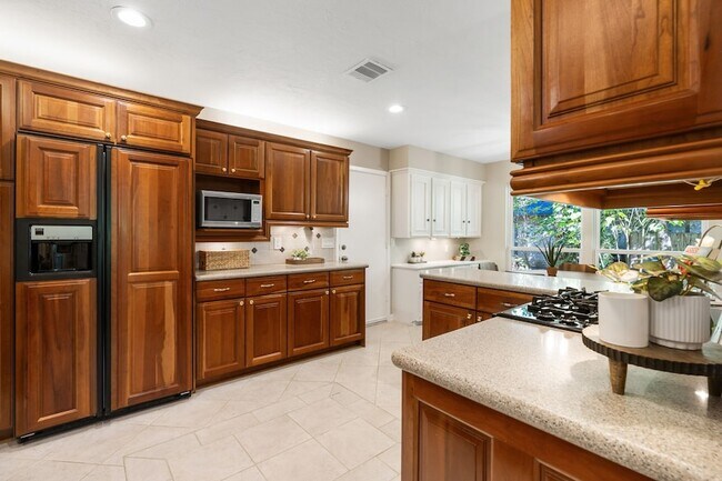 Building Photo - 1936 Foxtail Pl