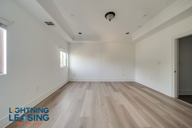 Building Photo - 10641 Woodbridge St