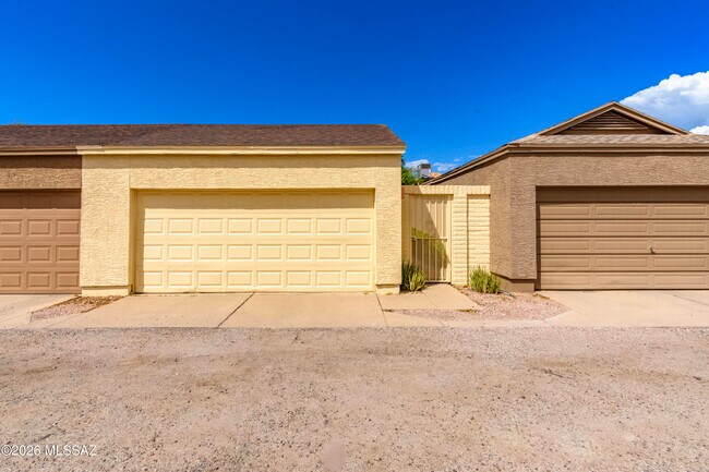 Building Photo - 2549 N Palo Santo Dr