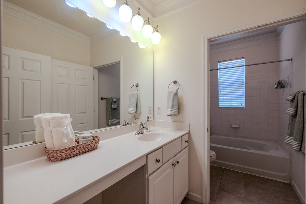 Building Photo - 4007 Westchester Ridge NE