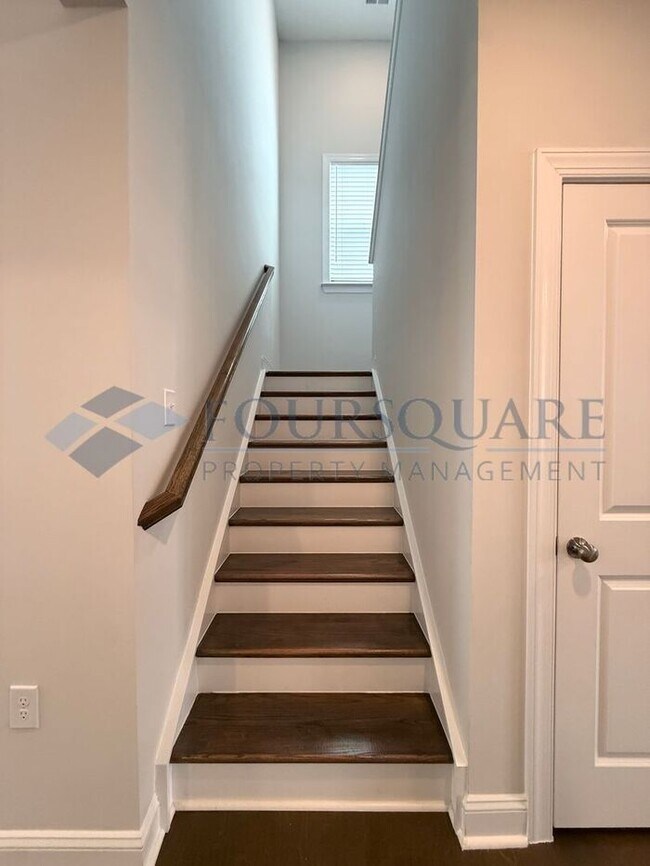 Building Photo - Spacious Corner-Lot Home with Guest Suite, Screened Porch & Detached 2-Car Garage – Resort-Style ...