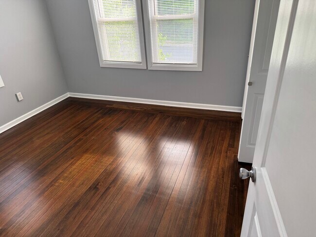 Building Photo - 437 Wheaton Ave