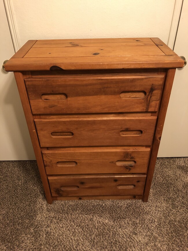 Dresser - 521 Southwest Pky