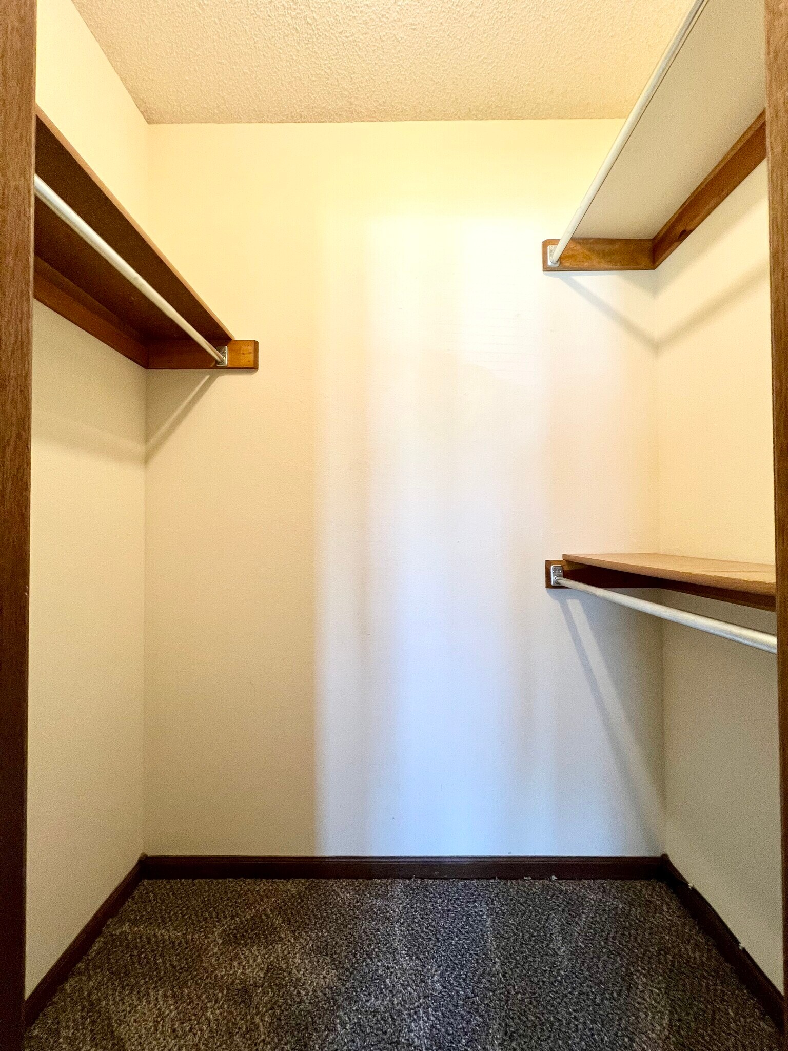 Master walk-in closet - 3222 N Longfellow Ct