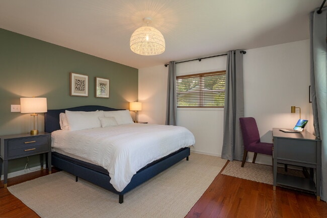 Building Photo - Mountain Lux Home - Centrally Located in Brevard! Furnished Mid- Term Rental Available from Novem...